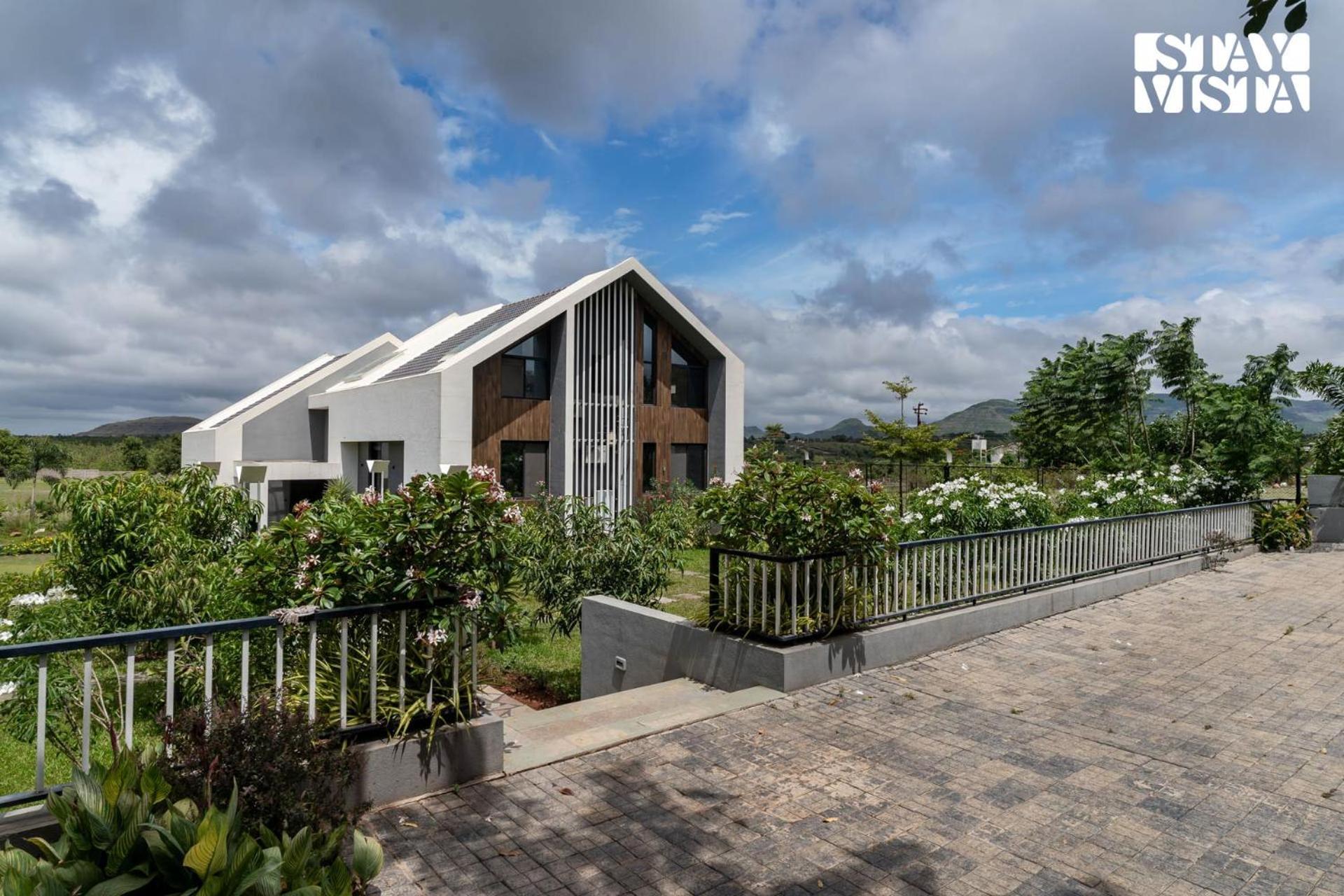 Stayvista At The Rainfield Villa With Gazebo & Lawn Nashik Zewnętrze zdjęcie