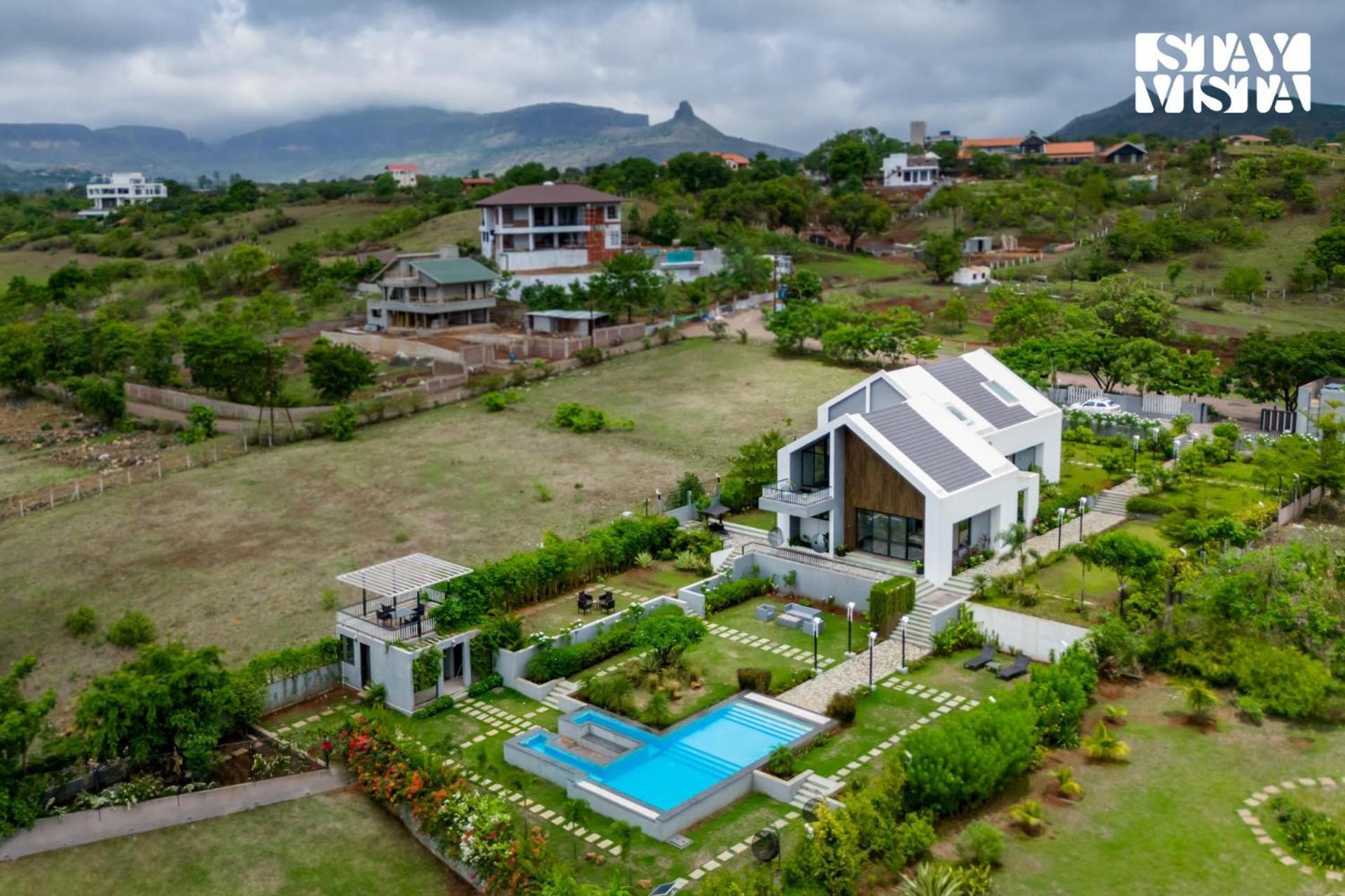 Stayvista At The Rainfield Villa With Gazebo & Lawn Nashik Zewnętrze zdjęcie